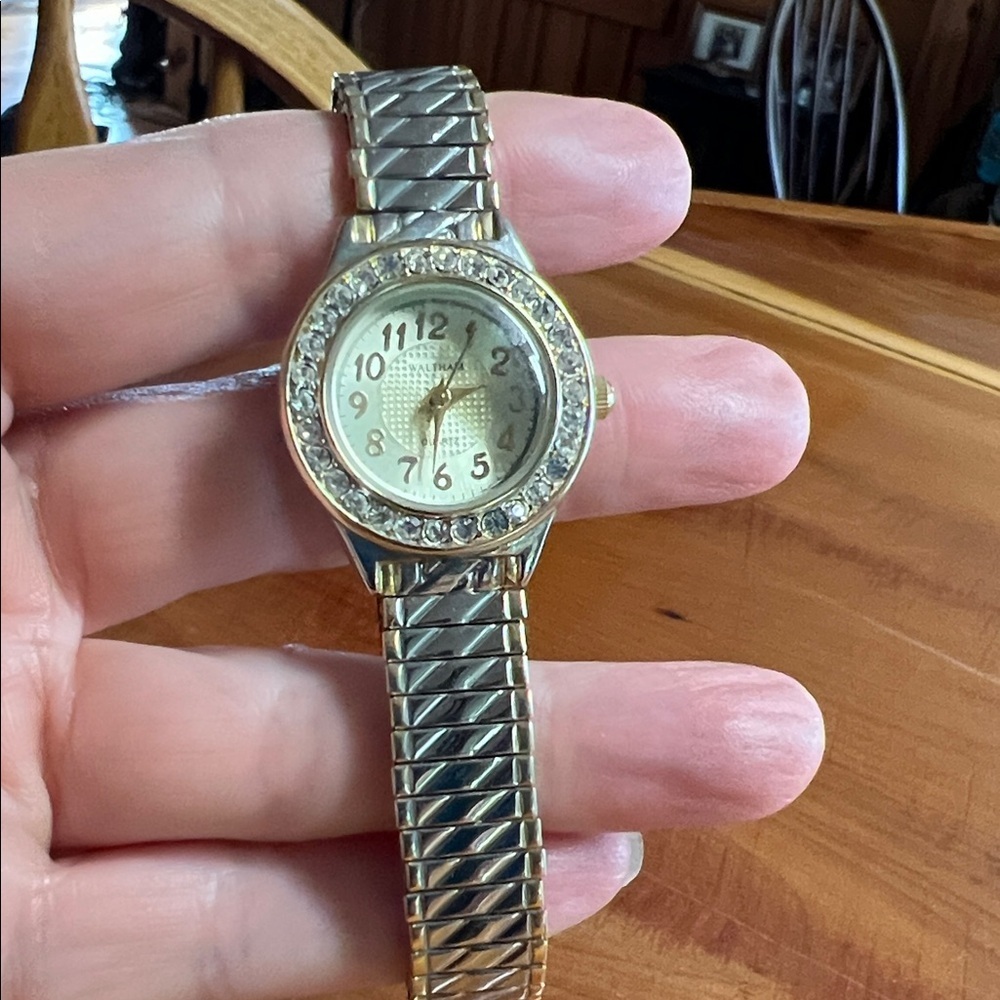 Chic Gold Women's Watch with Crystal Accents